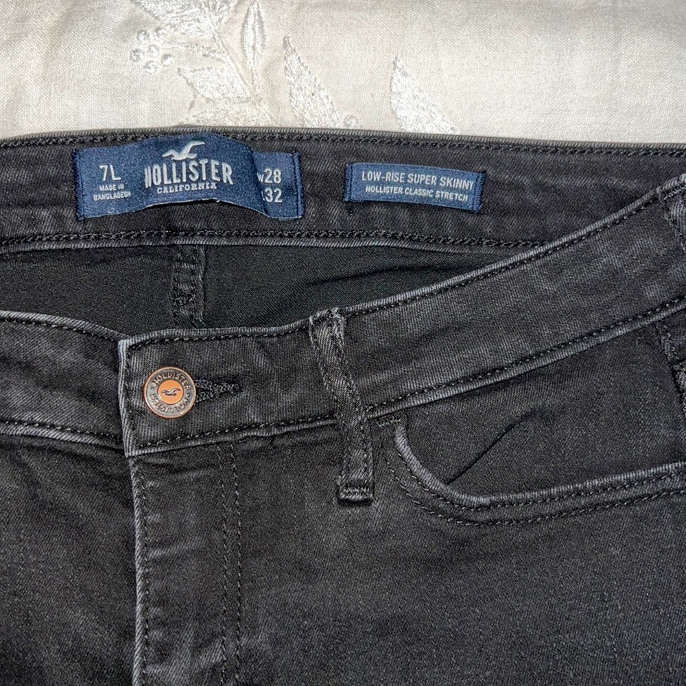 Hollister black size 7L. 28/32